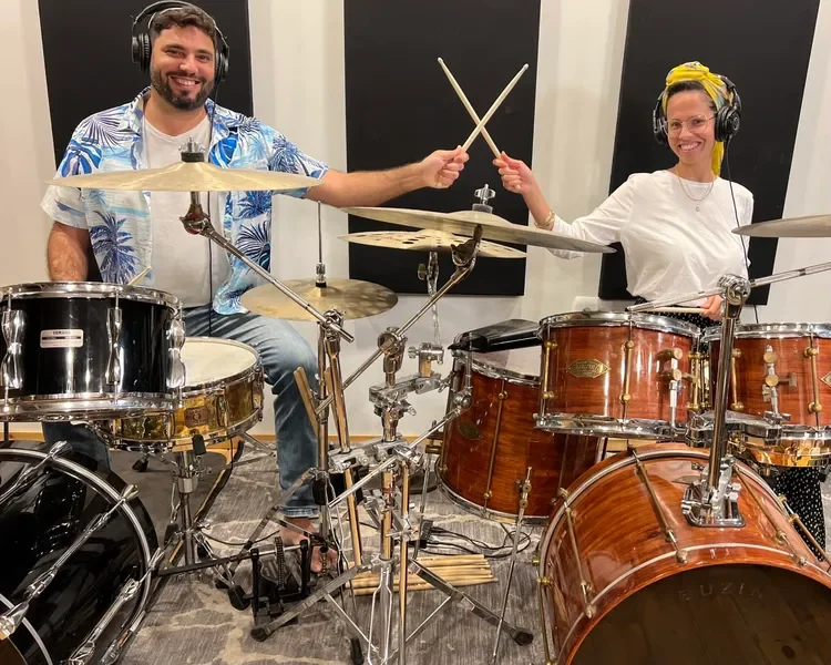 סדנת תופים קבוצתית לתלמידים צעירים